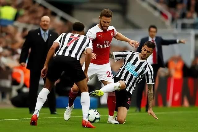 3-0！梅西“帽子戏法”，打破多项纪录，齐达内儿子“发挥失常”